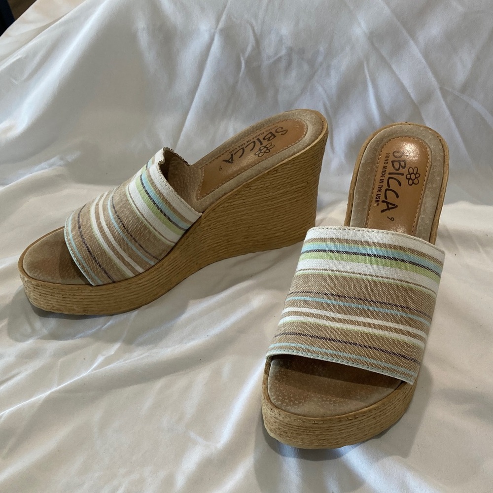 BECCA Striped Tan and Green Wedge Sandals size 9